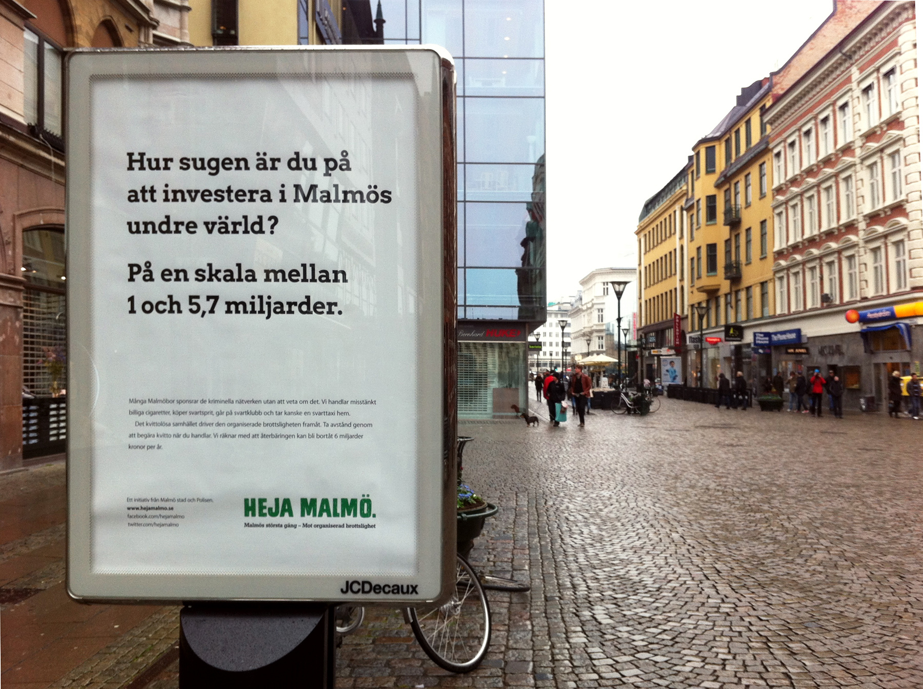 Bild på utomhuskampanj för Heja Malmö på gågatan i Malmö